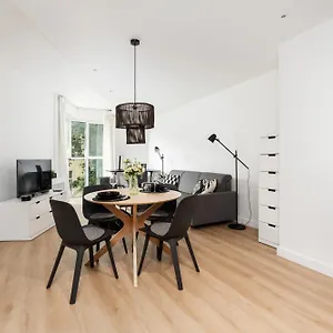  Apartament Cozy Black & White In Center With Free Garage By Renters